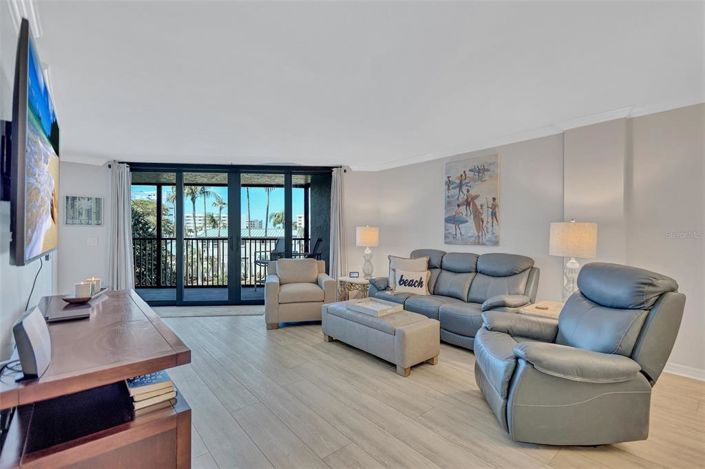 Image No.25-2 Bed Property for sale