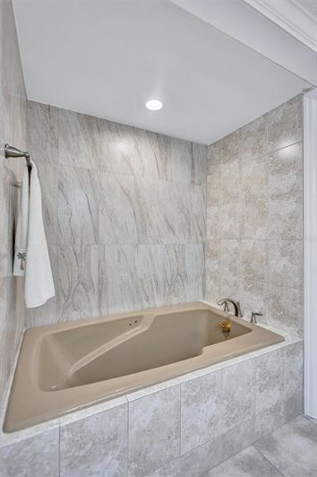 Image No.37-2 Bed Property for sale