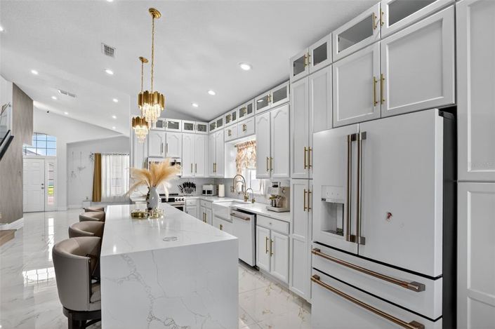 Image No.10-5 Bed Property for sale