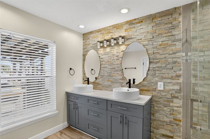 Image No.26-5 Bed Property for sale