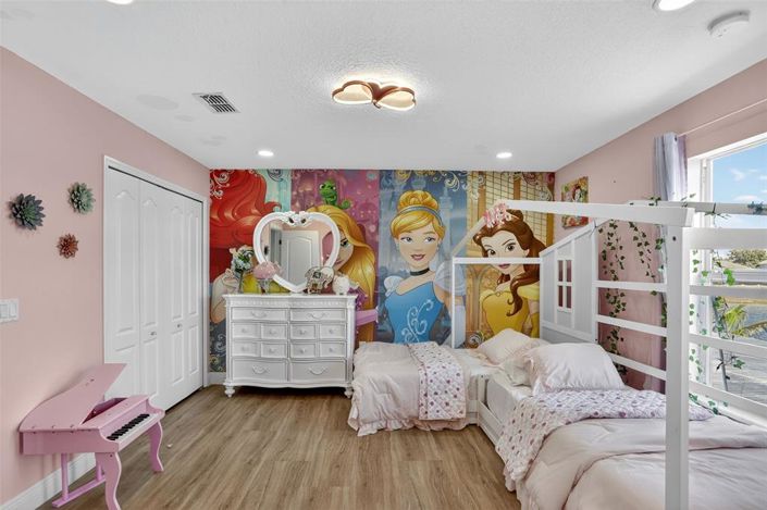 Image No.36-5 Bed Property for sale