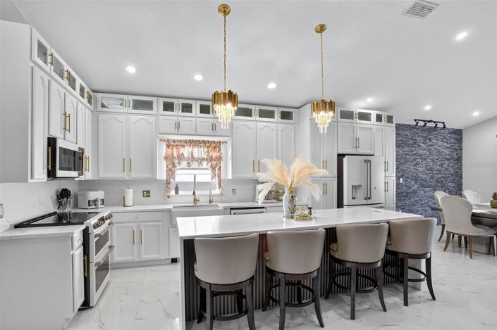 Image No.7-5 Bed Property for sale