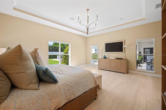 Image No.40-5 Bed Property for sale