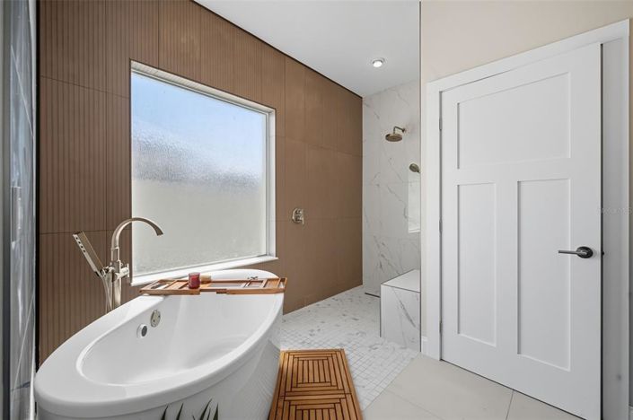 Image No.43-5 Bed Property for sale