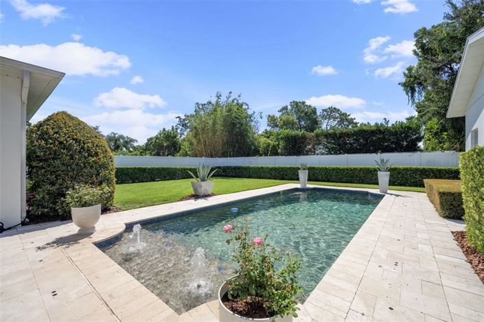 Image No.51-5 Bed Property for sale