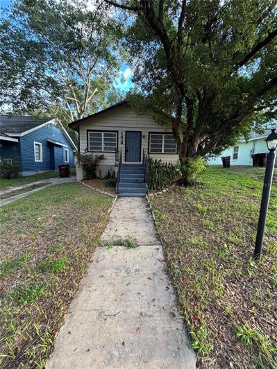 Image No.1-6 Bed Property for sale