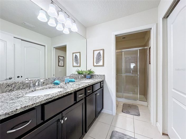 Image No.17-5 Bed Townhouse for sale