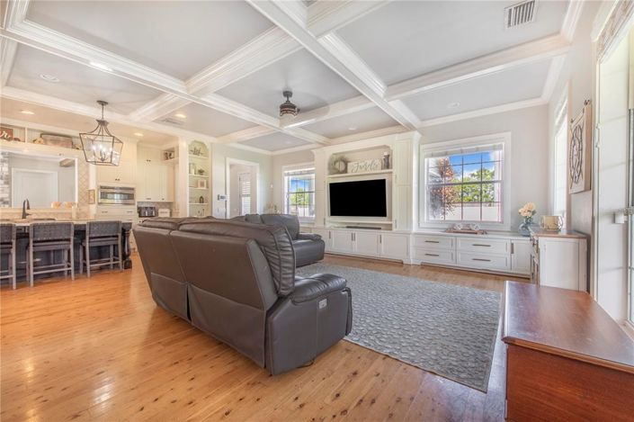 Image No.10-5 Bed Property for sale