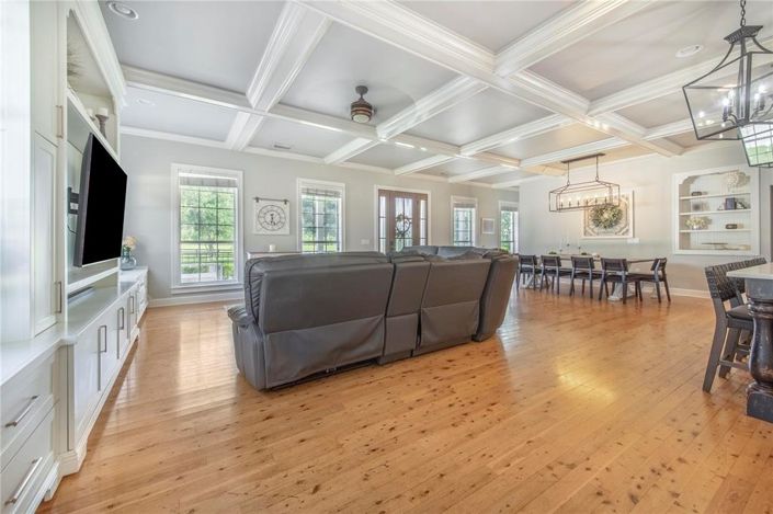 Image No.12-5 Bed Property for sale