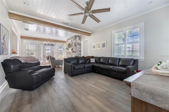 Image No.25-5 Bed Property for sale