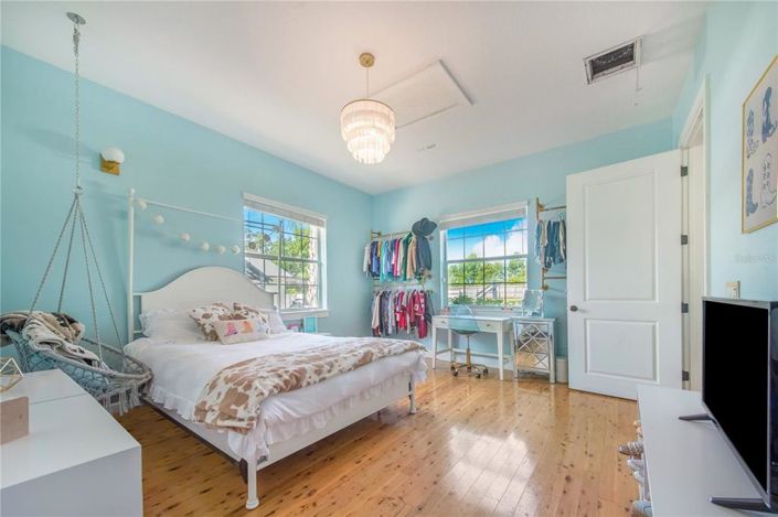 Image No.38-5 Bed Property for sale