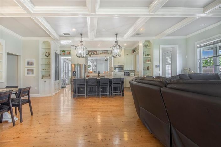 Image No.8-5 Bed Property for sale