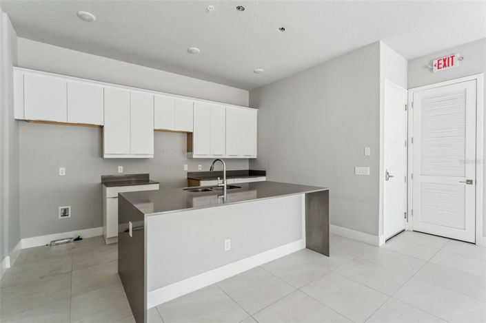 Image No.6-3 Bed Property for sale