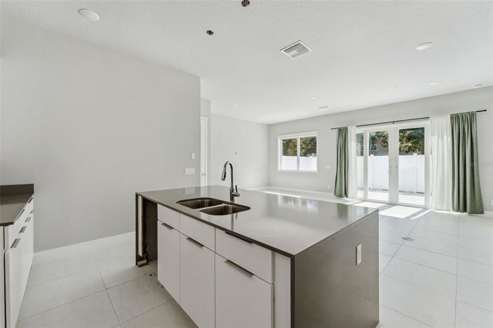 Image No.8-3 Bed Property for sale