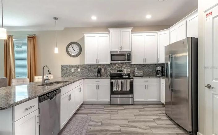 Image No.10-9 Bed Property for sale