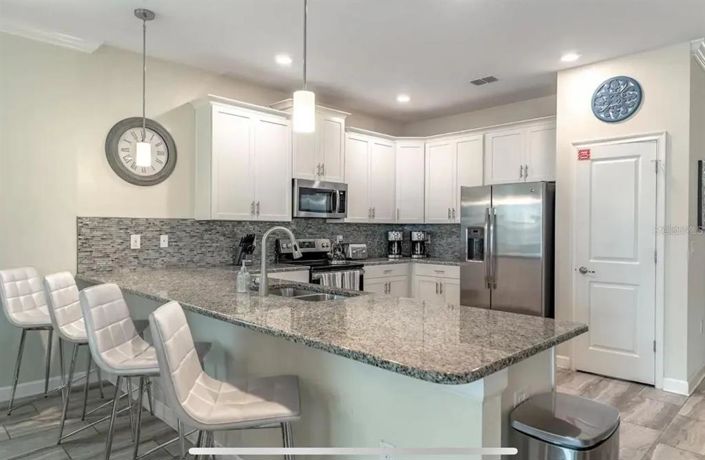 Image No.11-9 Bed Property for sale