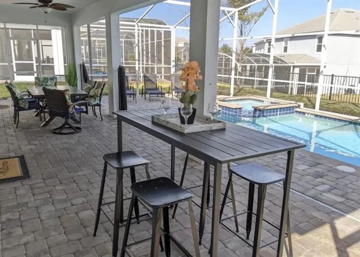 Image No.17-9 Bed Property for sale