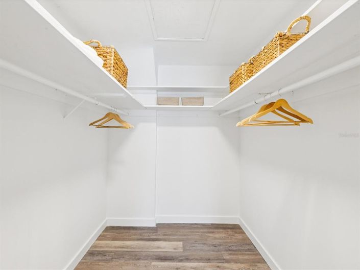 Image No.19-5 Bed Property for sale