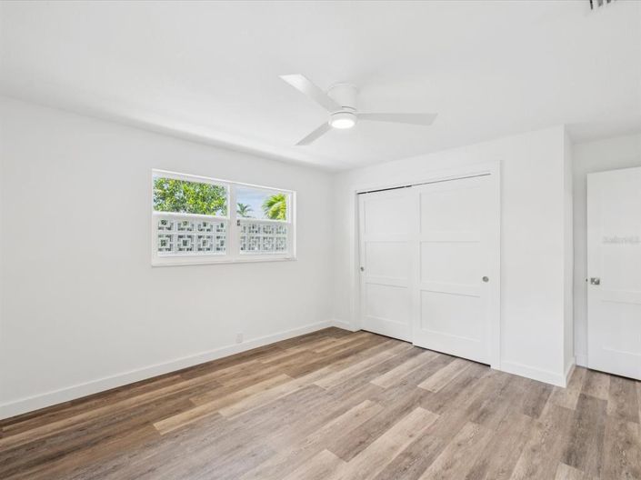 Image No.23-5 Bed Property for sale