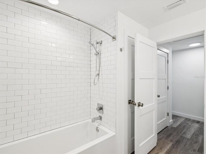 Image No.24-5 Bed Property for sale