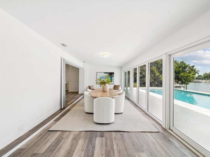 Image No.27-5 Bed Property for sale