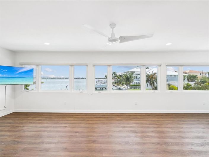 Image No.30-5 Bed Property for sale