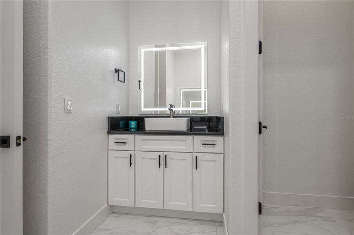 Image No.17-4 Bed Property for sale