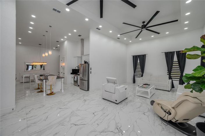 Image No.7-4 Bed Property for sale