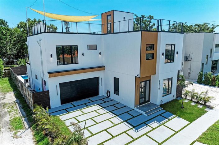 Image No.1-4 Bed Property for sale