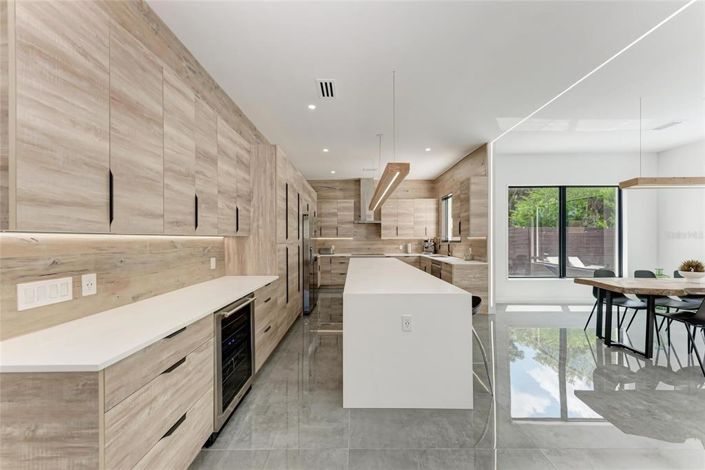 Image No.14-4 Bed Property for sale