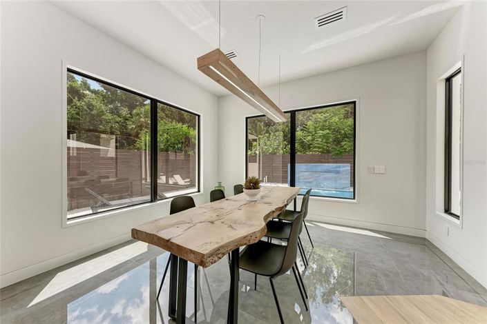 Image No.19-4 Bed Property for sale