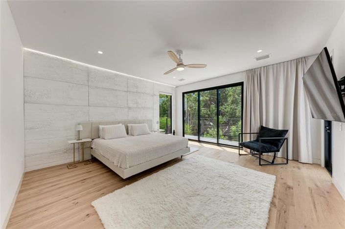 Image No.24-4 Bed Property for sale