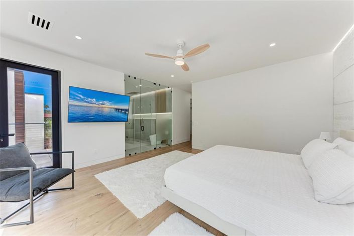 Image No.26-4 Bed Property for sale