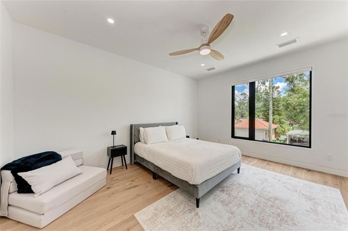 Image No.38-4 Bed Property for sale