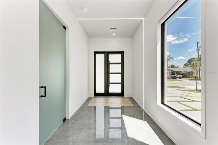 Image No.4-4 Bed Property for sale