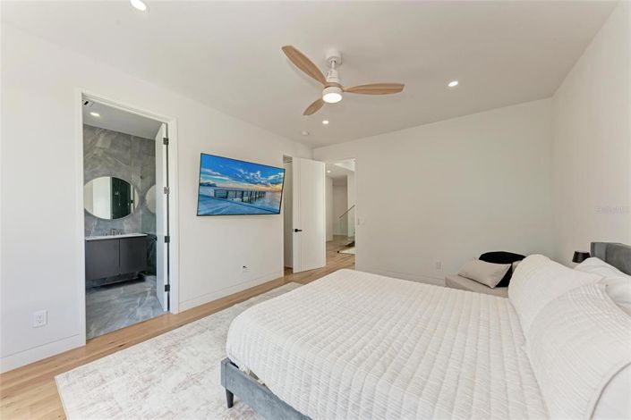 Image No.40-4 Bed Property for sale