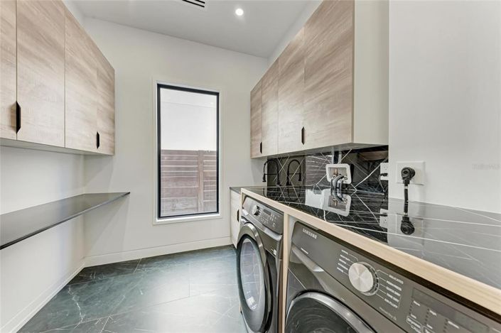 Image No.55-4 Bed Property for sale