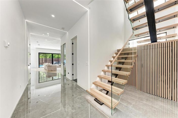 Image No.6-4 Bed Property for sale