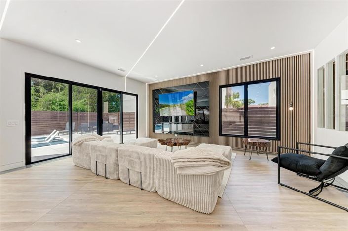 Image No.9-4 Bed Property for sale