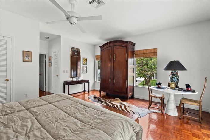 Image No.18-2 Bed Property for sale