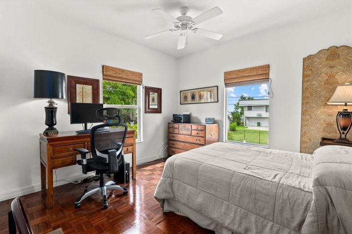 Image No.20-2 Bed Property for sale