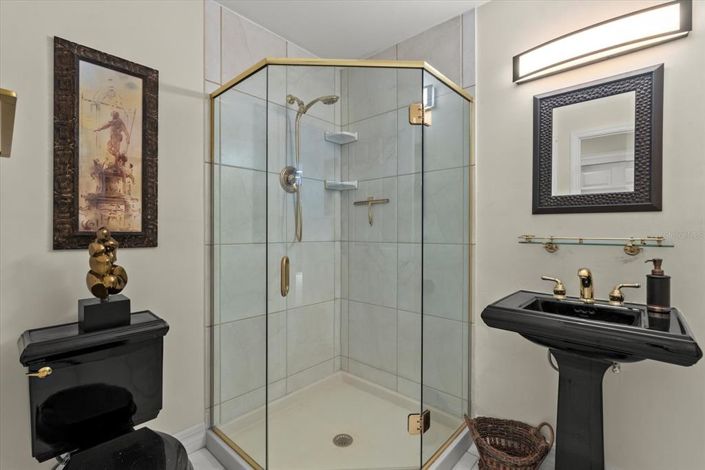 Image No.27-2 Bed Property for sale