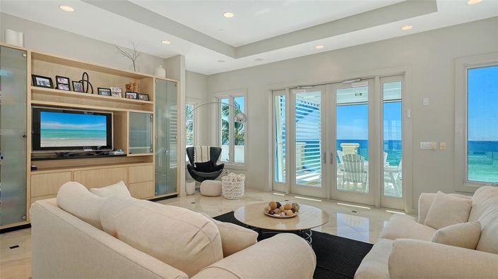 Image No.19-6 Bed Property for sale