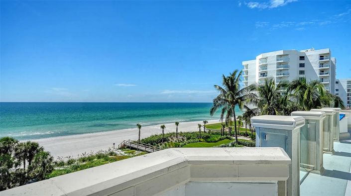 Image No.20-6 Bed Property for sale