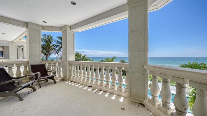 Image No.24-6 Bed Property for sale