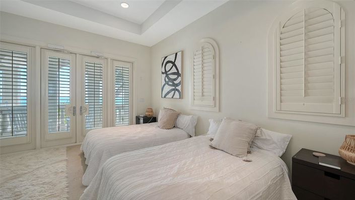 Image No.25-6 Bed Property for sale