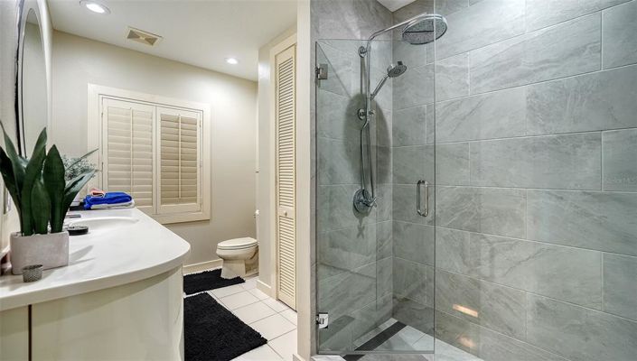 Image No.26-6 Bed Property for sale