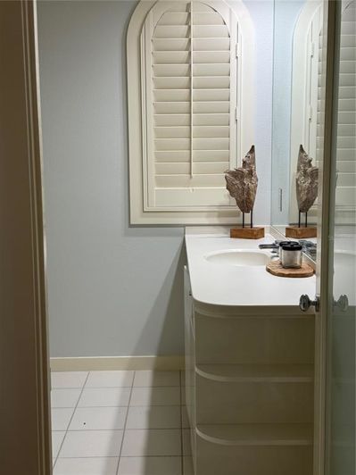 Image No.30-6 Bed Property for sale