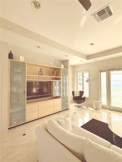 Image No.35-6 Bed Property for sale