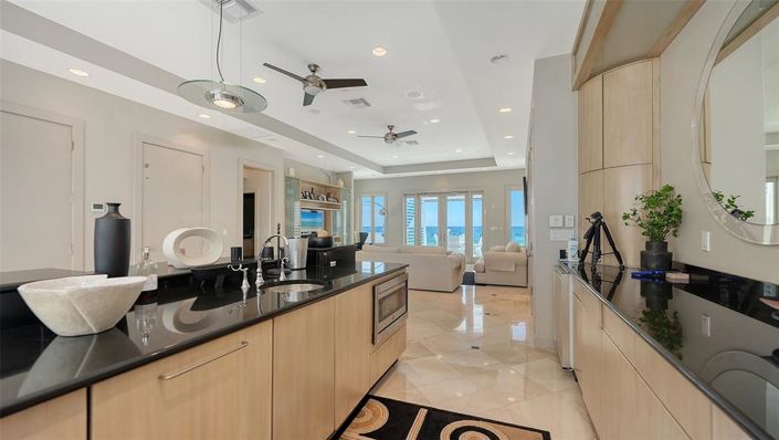 Image No.44-6 Bed Property for sale